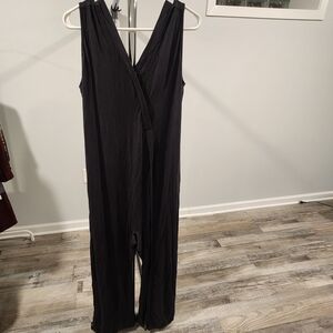 Chic Black V-Neck Jumpsuit